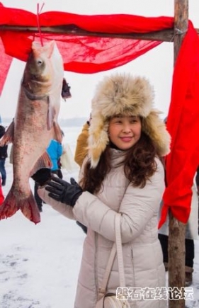 郭大院水庫(kù)頭魚美女